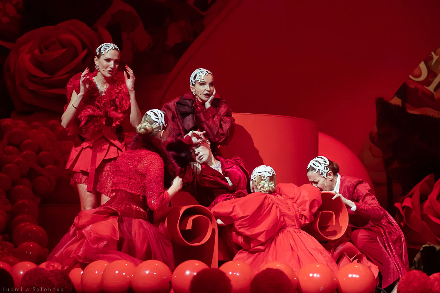 8 разгневанных женщин